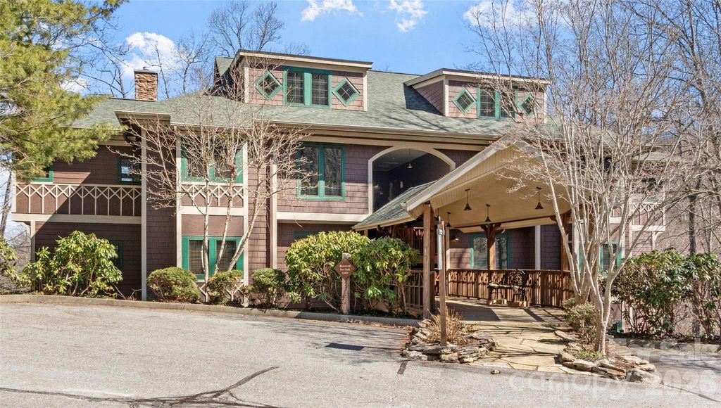 61 Creekside Way G-101, Burnsville, NC 28714