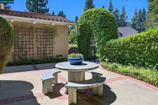 4211 Blackhawk Meadow Pl, Danville, CA 94506