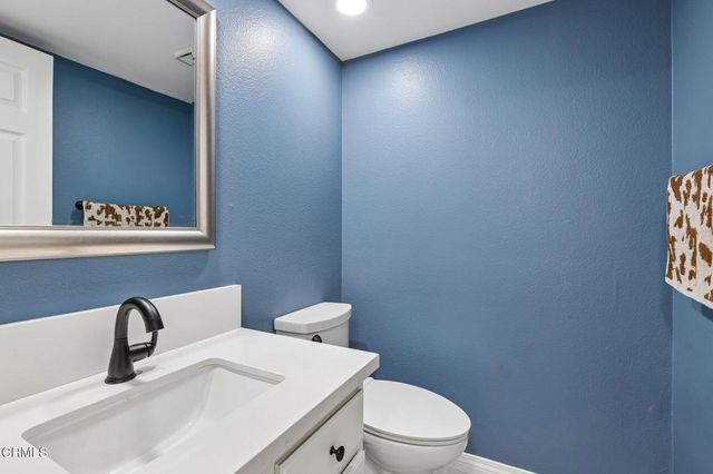 390 Country Club Drive B, Simi Valley, CA 93065