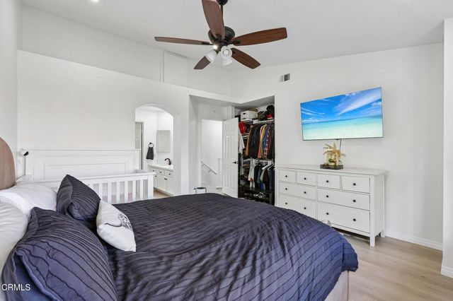 390 Country Club Drive B, Simi Valley, CA 93065