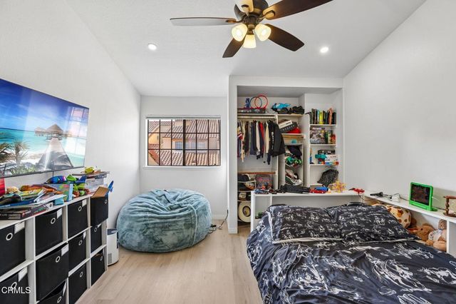 390 Country Club Drive B, Simi Valley, CA 93065