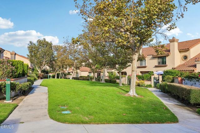 390 Country Club Drive B, Simi Valley, CA 93065