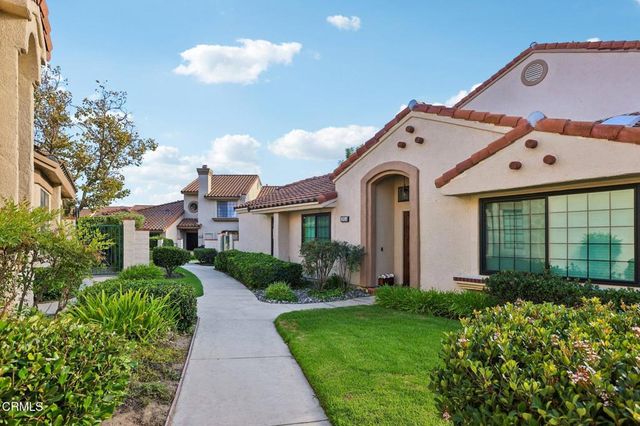 390 Country Club Drive B, Simi Valley, CA 93065
