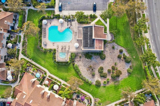 390 Country Club Drive B, Simi Valley, CA 93065