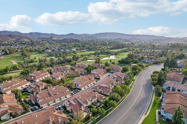 390 Country Club Drive B, Simi Valley, CA 93065