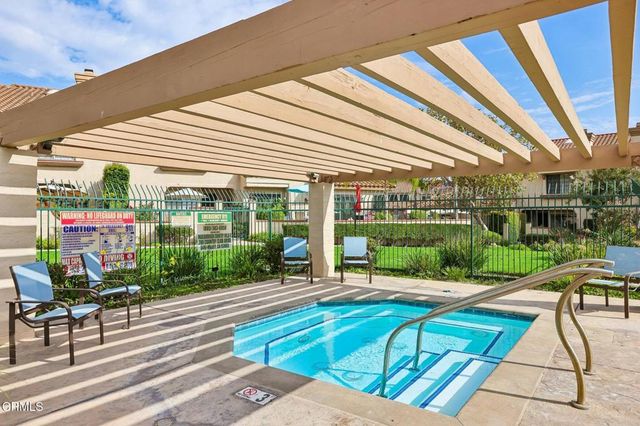 390 Country Club Drive B, Simi Valley, CA 93065