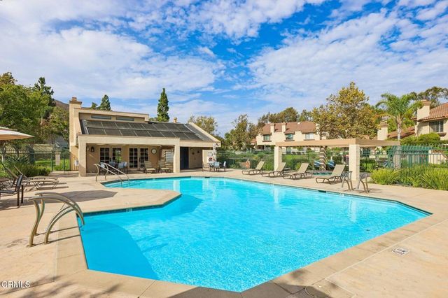 390 Country Club Drive B, Simi Valley, CA 93065