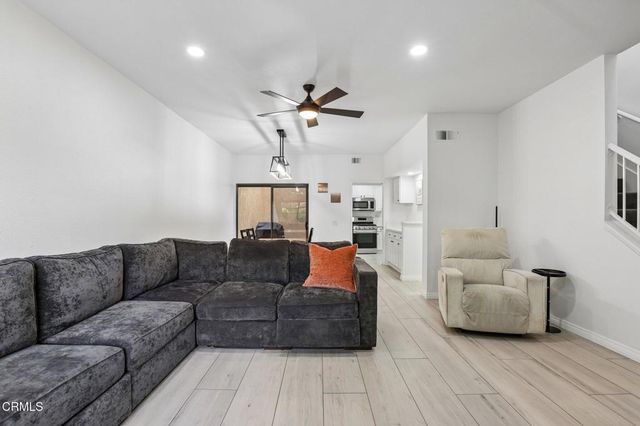 390 Country Club Drive B, Simi Valley, CA 93065