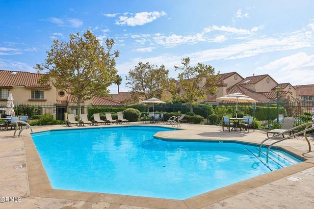 390 Country Club Drive B, Simi Valley, CA 93065