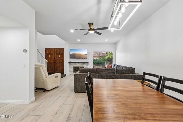 390 Country Club Drive B, Simi Valley, CA 93065