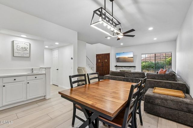390 Country Club Drive B, Simi Valley, CA 93065