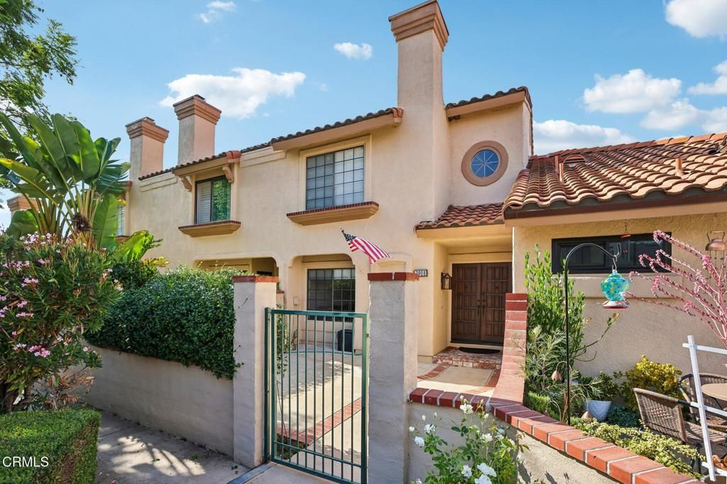 390 Country Club Drive B, Simi Valley, CA 93065