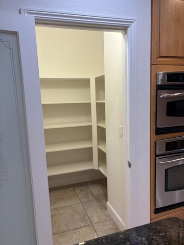 5648 John Runge St, Sacramento, CA 95835