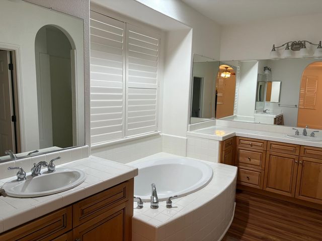 5648 John Runge St, Sacramento, CA 95835