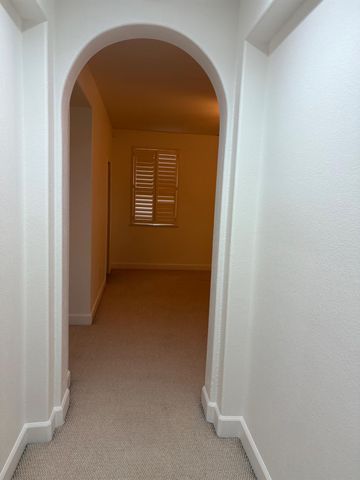 5648 John Runge St, Sacramento, CA 95835