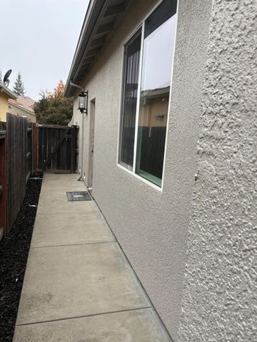 5648 John Runge St, Sacramento, CA 95835