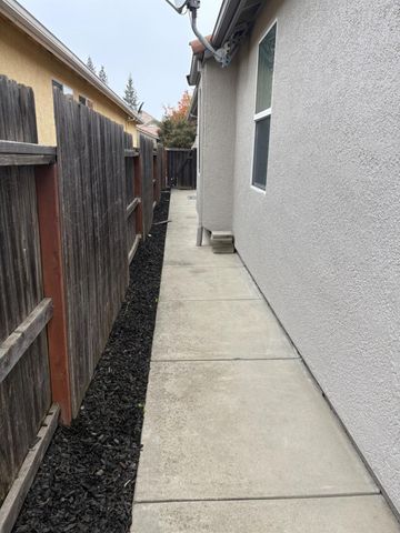 5648 John Runge St, Sacramento, CA 95835