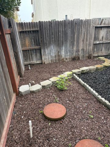 5648 John Runge St, Sacramento, CA 95835