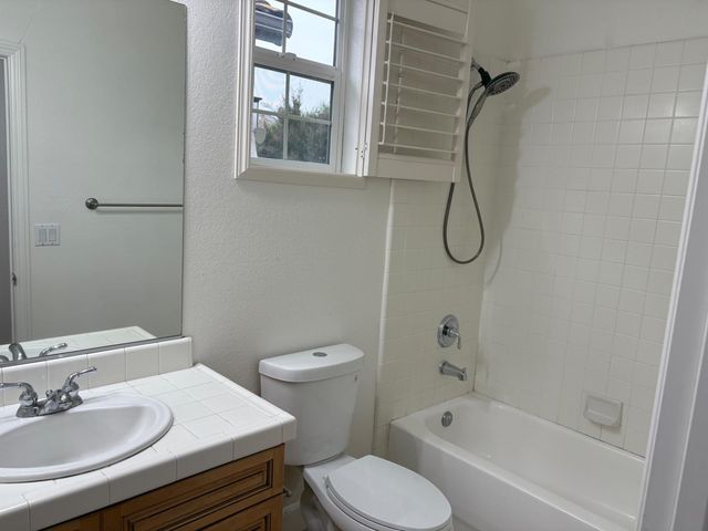 5648 John Runge St, Sacramento, CA 95835