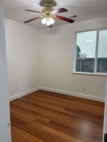 5648 John Runge St, Sacramento, CA 95835