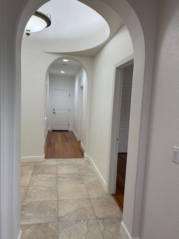 5648 John Runge St, Sacramento, CA 95835