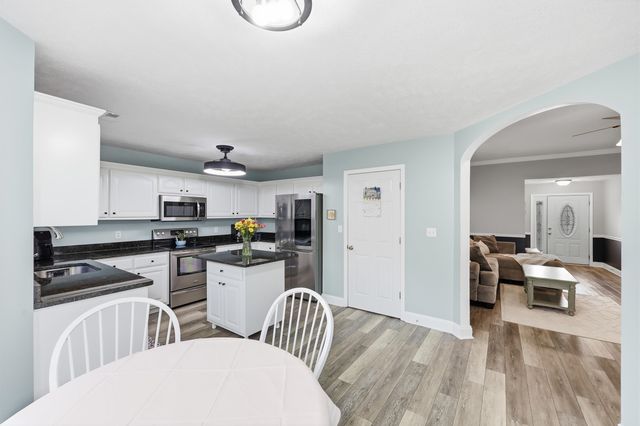 803 Golden Eagle Dr., Conway, SC 29527