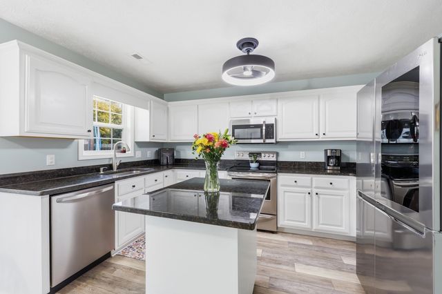 803 Golden Eagle Dr., Conway, SC 29527