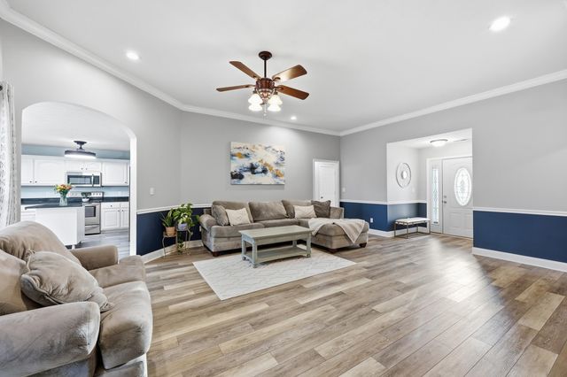 803 Golden Eagle Dr., Conway, SC 29527