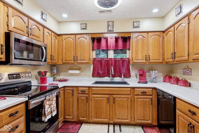 1836 Crystal Bay East Drive, Plainfield, IN 46168