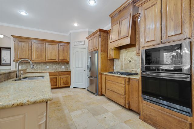 7701 Oak Creek Lane, Denton, TX 76208