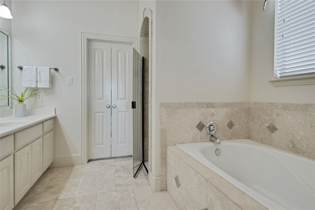 7701 Oak Creek Lane, Denton, TX 76208