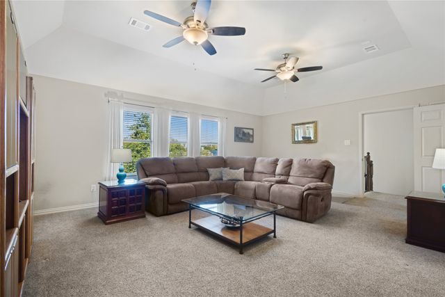 7701 Oak Creek Lane, Denton, TX 76208