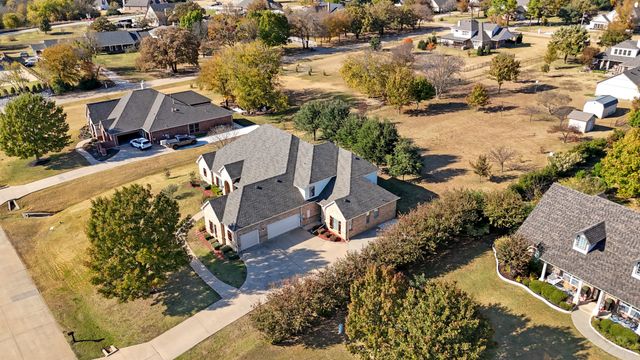 7701 Oak Creek Lane, Denton, TX 76208