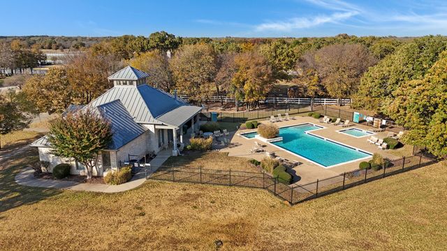 7701 Oak Creek Lane, Denton, TX 76208