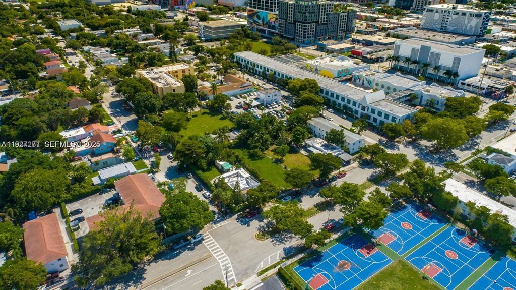 3055 NW 5th Ave, Miami, FL 33127