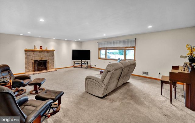 72 OLD YORK RD, Chesterfield, NJ 08515