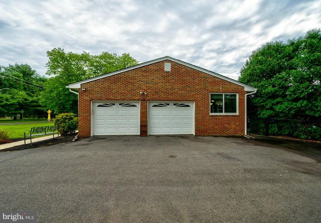 72 OLD YORK RD, Chesterfield, NJ 08515