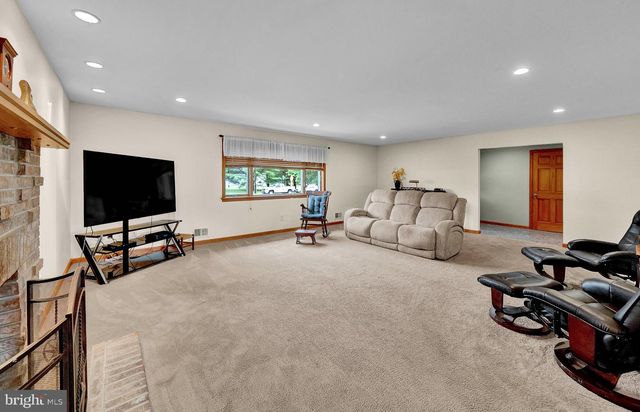 72 OLD YORK RD, Chesterfield, NJ 08515