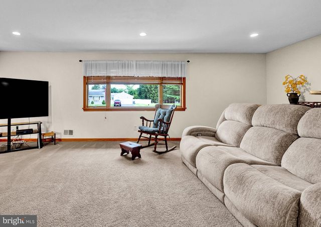 72 OLD YORK RD, Chesterfield, NJ 08515