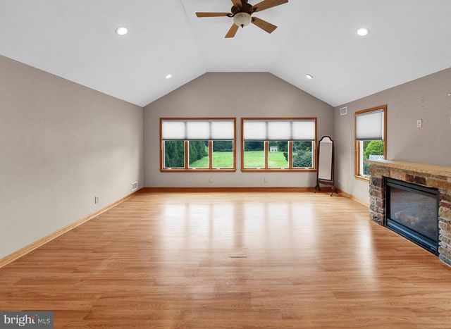 72 OLD YORK RD, Chesterfield, NJ 08515