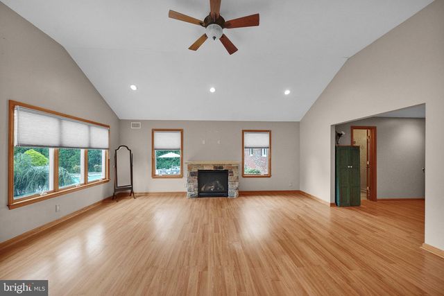 72 OLD YORK RD, Chesterfield, NJ 08515