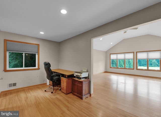 72 OLD YORK RD, Chesterfield, NJ 08515