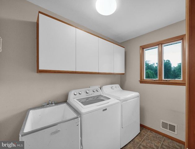 72 OLD YORK RD, Chesterfield, NJ 08515