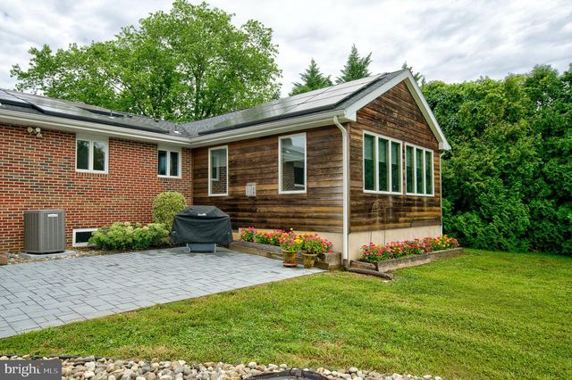 72 OLD YORK RD, Chesterfield, NJ 08515