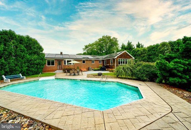 72 OLD YORK RD, Chesterfield, NJ 08515
