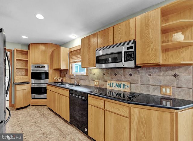72 OLD YORK RD, Chesterfield, NJ 08515