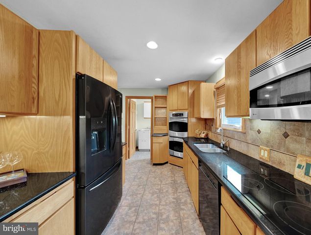 72 OLD YORK RD, Chesterfield, NJ 08515