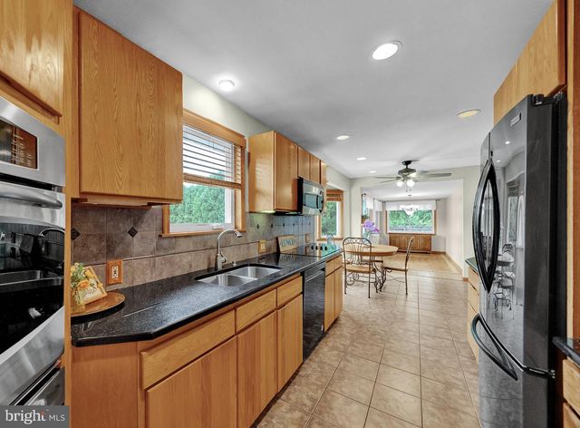 72 OLD YORK RD, Chesterfield, NJ 08515