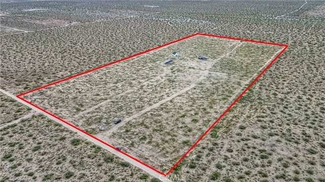 15803 Paramount, Phelan, CA 92371