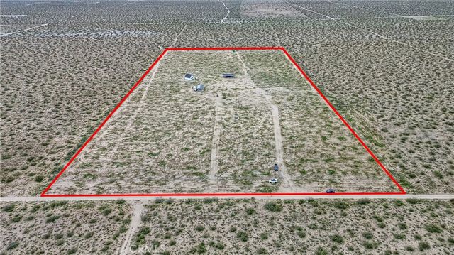 15803 Paramount, Phelan, CA 92371
